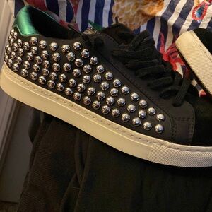 Steven by Steve Madden black @ studded sneaker with green accent size 7.5